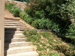 Création d'escaliers en traverses et rocailles